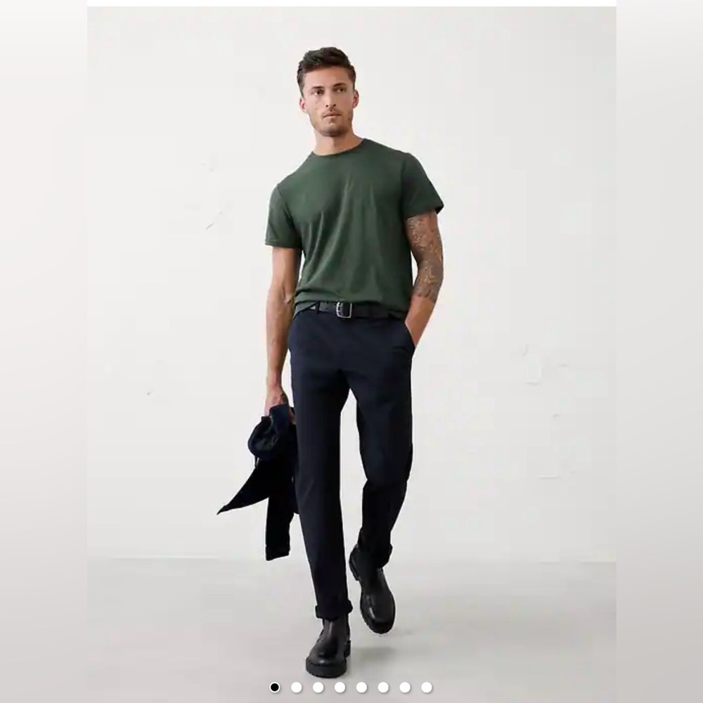 2/$20 - NWT Banana Republic - Dark Olive Green T-Shirt / L